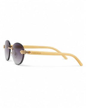 Óculos de sol feminino oval violeta modelo Firenze LURVANI, vista lateral direita em fundo branco.