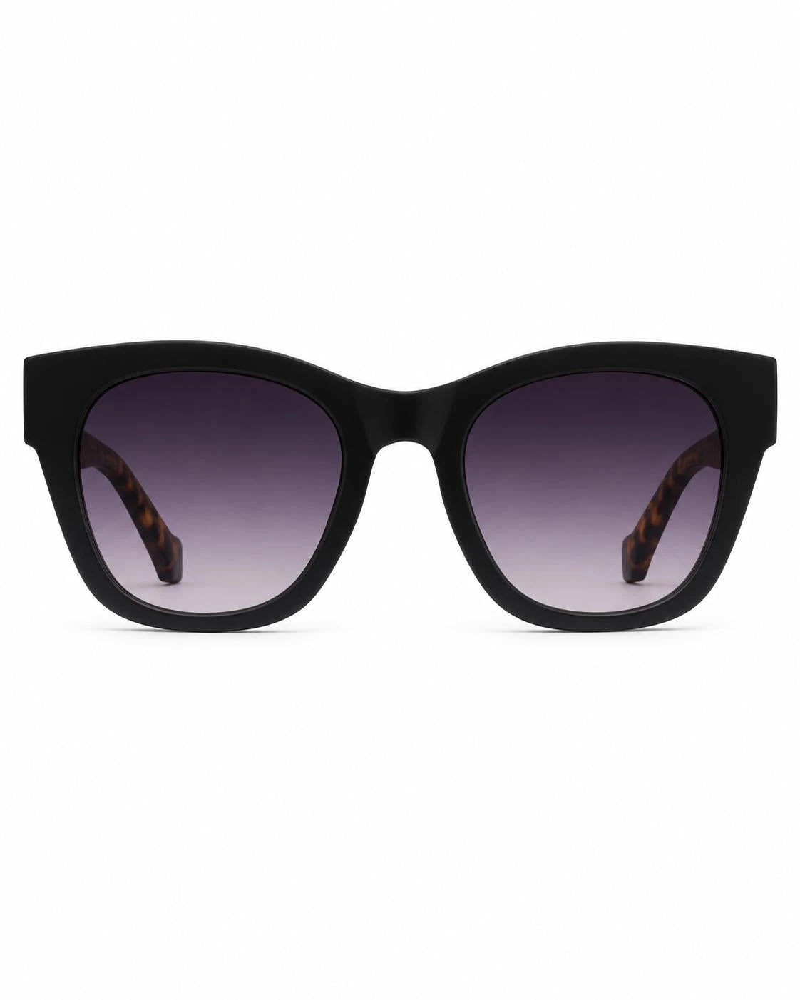 Óculos de sol feminino quadrado preto modelo Ravenna LURVANI, vista frontal em fundo branco.