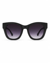 Óculos de sol feminino quadrado preto modelo Violet LURVANI, vista frontal em fundo branco.
