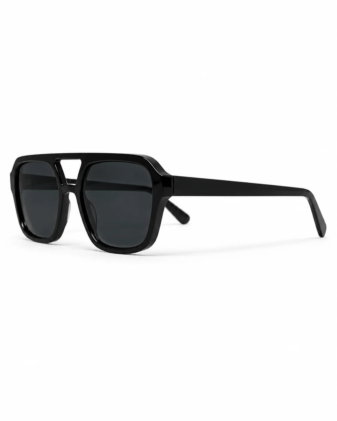 Óculos de sol feminino quadrado preto modelo Vittoria LURVANI, em perspectiva direita com haste aberta sobre fundo branco.