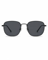 Óculos de sol masculino quadrado preto modelo Norden LURVANI, com lentes fumê, vista frontal em fundo branco.