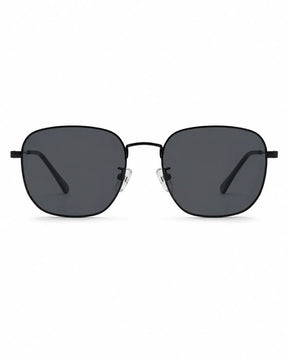Óculos de sol masculino quadrado preto modelo Norden LURVANI, com lentes fumê, vista frontal em fundo branco.