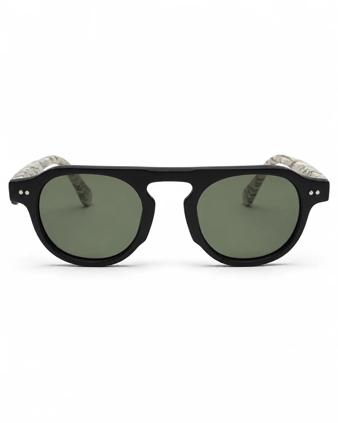 Óculos de sol masculino quadrado preto modelo Verona LURVANI, com lentes verdes e ponte recortada, vista frontal em fundo branco.