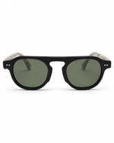 Óculos de sol masculino quadrado preto modelo Verona LURVANI, com lentes verdes e ponte recortada, vista frontal em fundo branco.