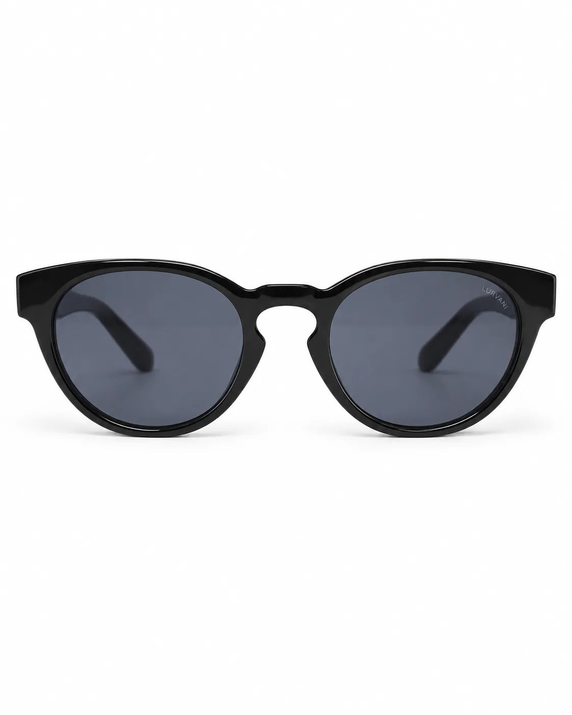 Óculos de sol unissex arredondado preto modelo Bristol LURVANI, com lentes fumê, vista frontal em fundo branco.
