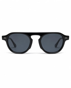 Óculos de sol unissex quadrado preto modelo Oslo LURVANI, vista frontal em fundo branco.
